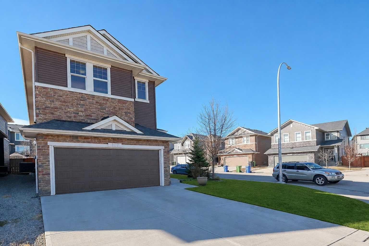 Calgary 4 bedrooms House for rent. Property photo: 752383-1