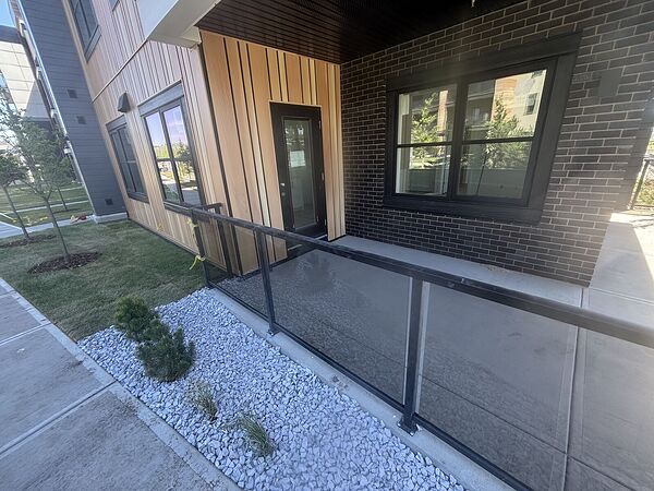 Calgary 2 bedrooms Condo Unit for rent. Property photo: 752401-3