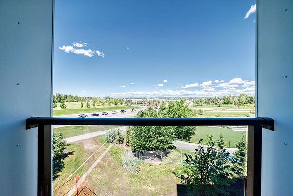 Calgary 2 bedrooms Condo Unit for rent. Property photo: 752438-2