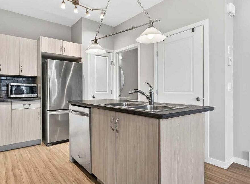 Calgary 3 bedrooms Main Floor for rent. Property photo: 752516-1