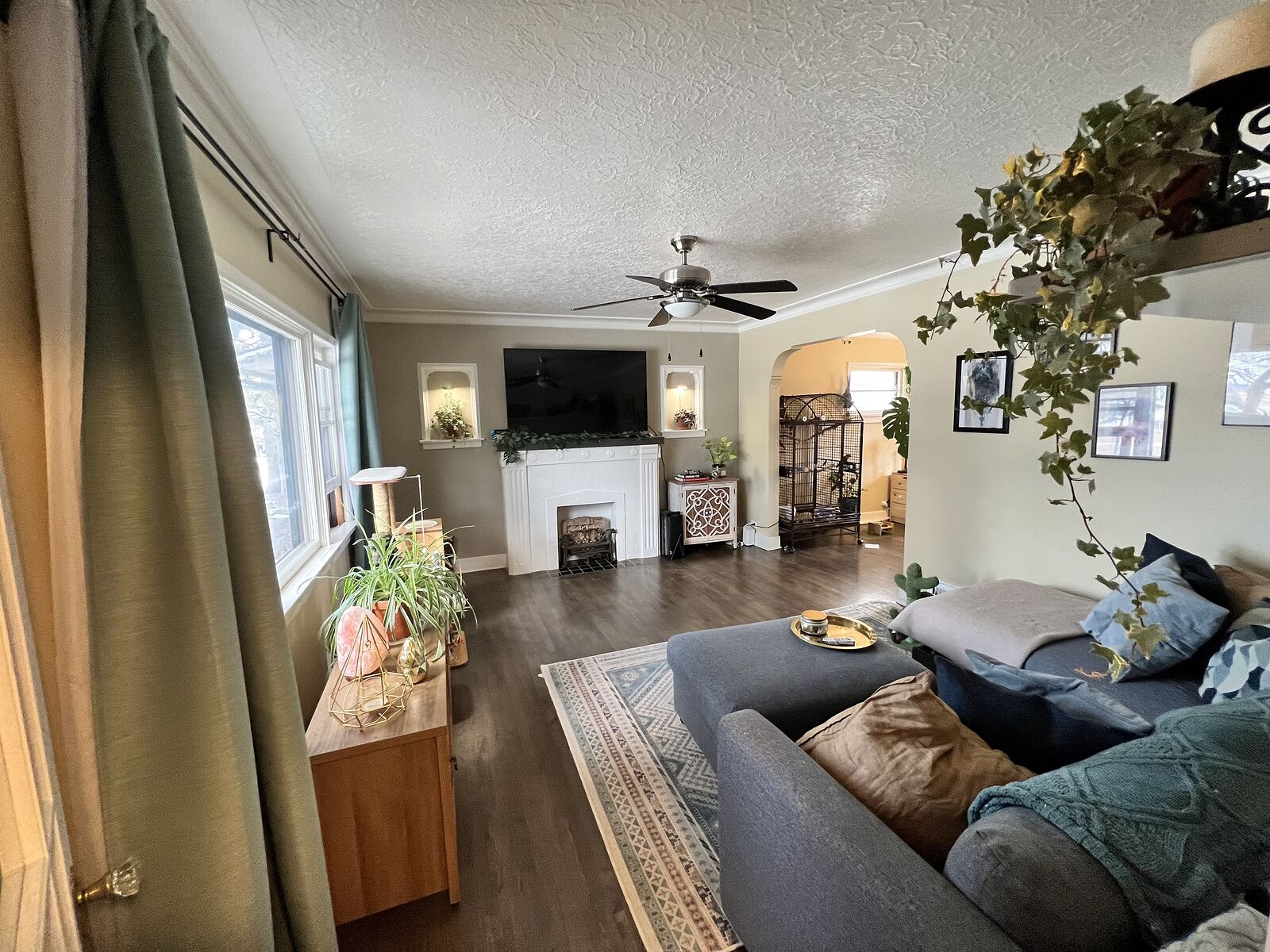 Calgary 2 + Den bedrooms Main Floor for rent. Property photo: 752564-1