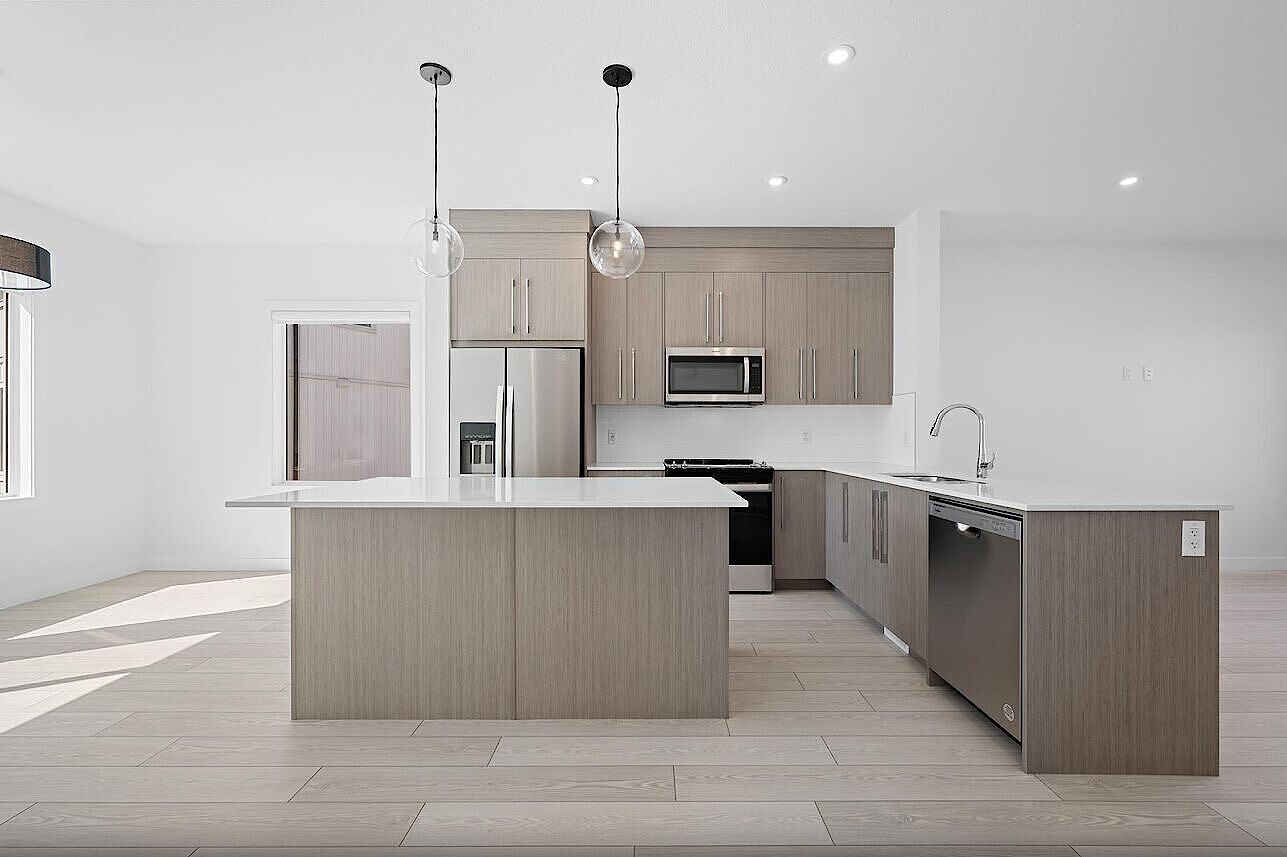 Calgary 4 bedrooms Townhouse for rent. Property photo: 752613-1