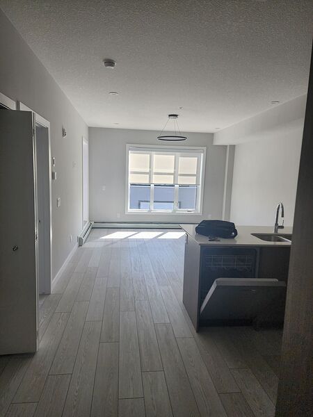 Calgary 1 bedroom Condo Unit for rent. Property photo: 752615-3