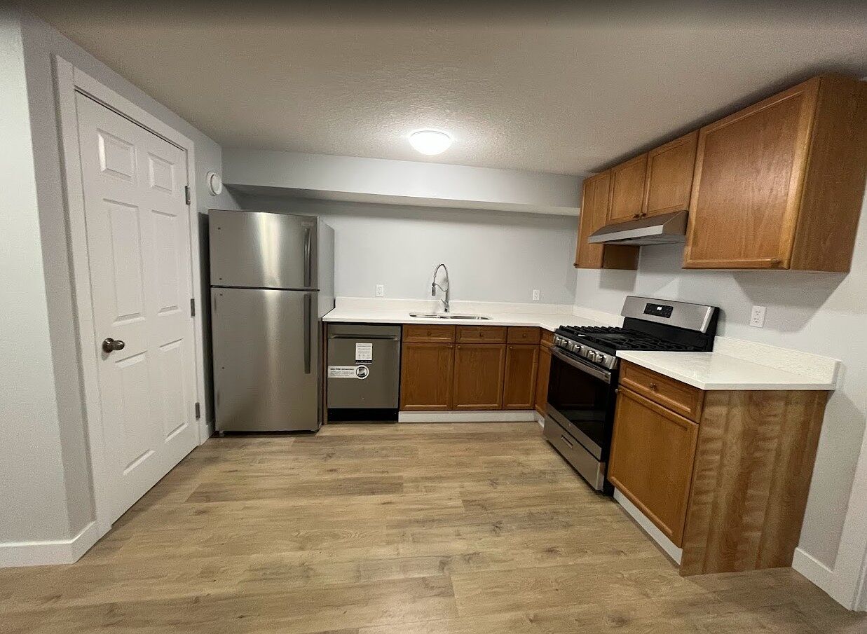 Calgary 3 bedrooms Basement for rent. Property photo: 752617-1