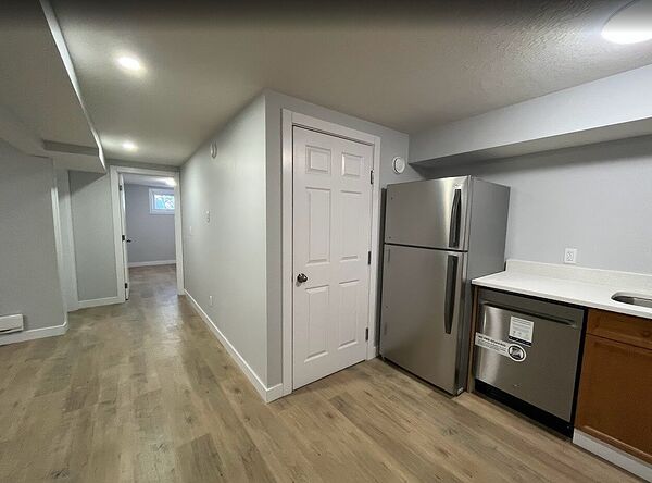 Calgary 3 bedrooms Basement for rent. Property photo: 752617-2
