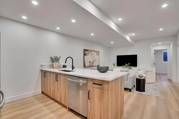 Calgary 3 bedrooms Basement for rent. Property photo: 752648-3