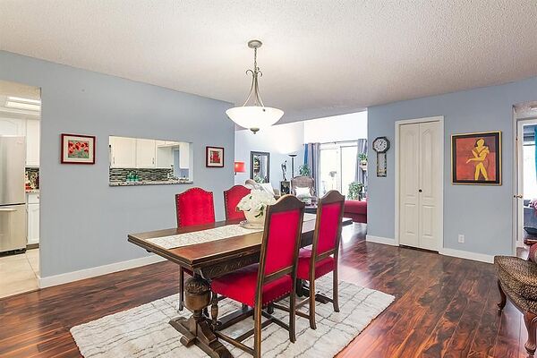 Calgary 2 bedrooms Condo Unit for rent. Property photo: 752649-2