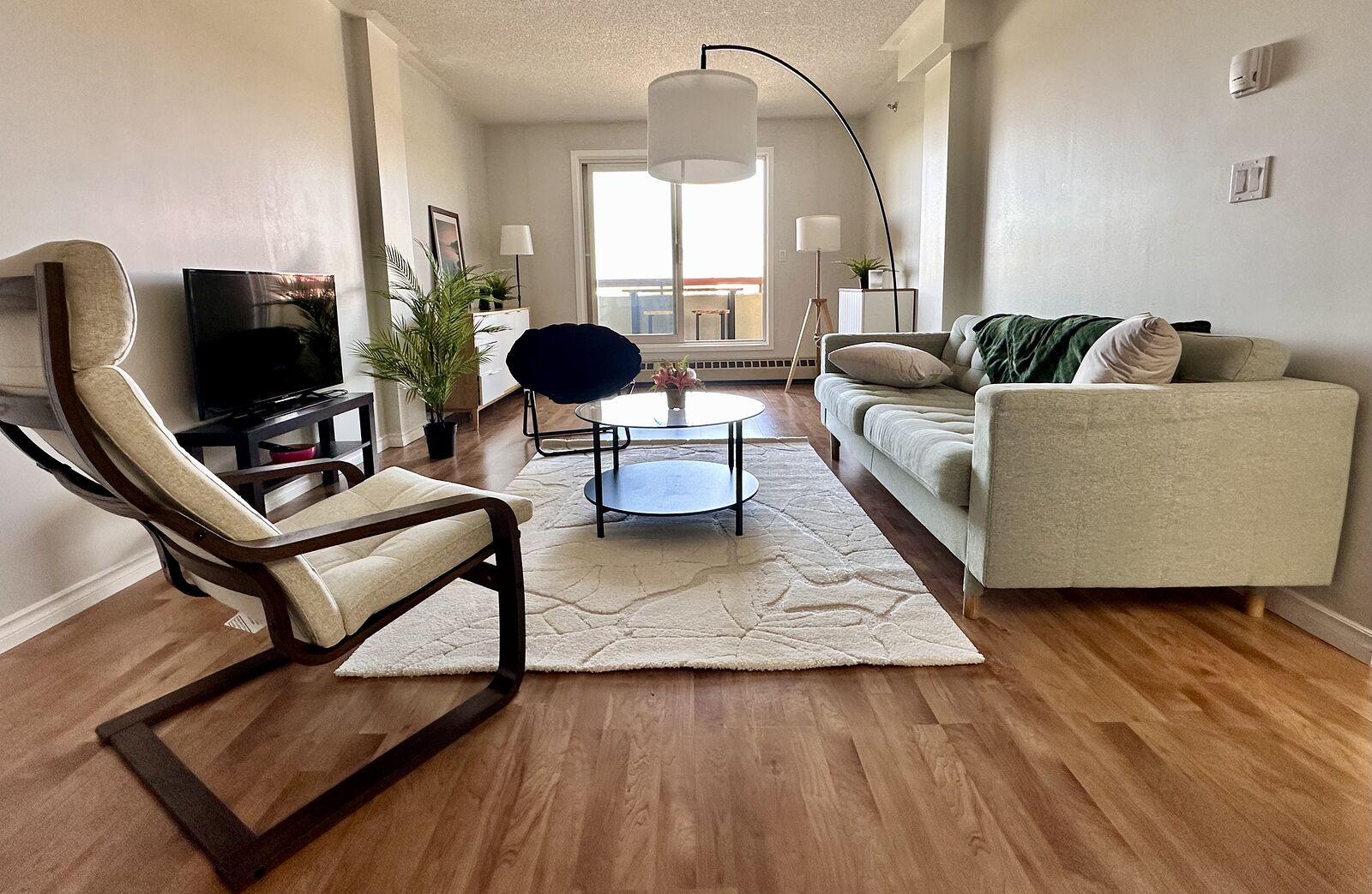 Calgary 2 bedrooms Condo Unit for rent. Property photo: 752699-1