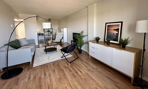 Calgary 2 bedrooms Condo Unit for rent. Property photo: 752699-2