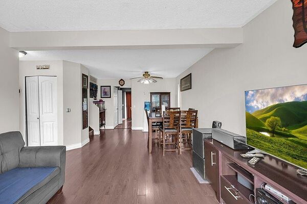 Calgary 3 bedrooms Main Floor for rent. Property photo: 752740-3