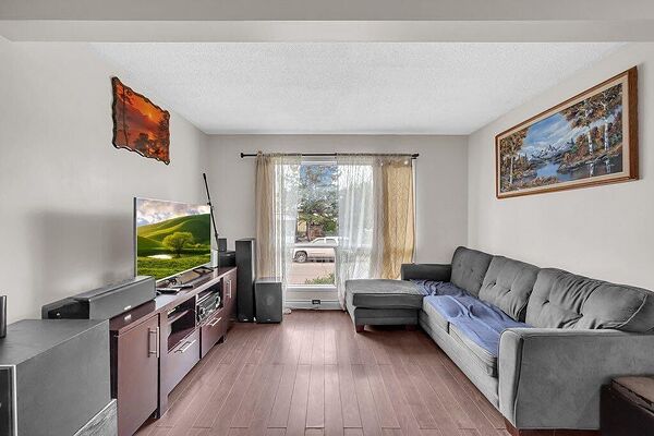 Calgary 3 bedrooms Main Floor for rent. Property photo: 752740-2