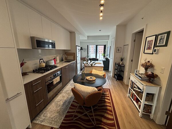 Calgary 1 + Den bedrooms Condo Unit for rent. Property photo: 752746-2