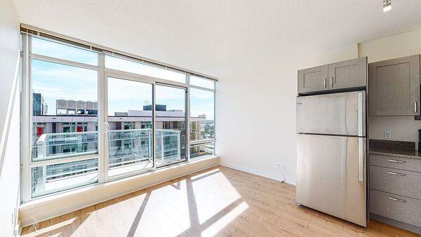 Calgary 2 bedrooms Condo Unit for rent. Property photo: 752775-3