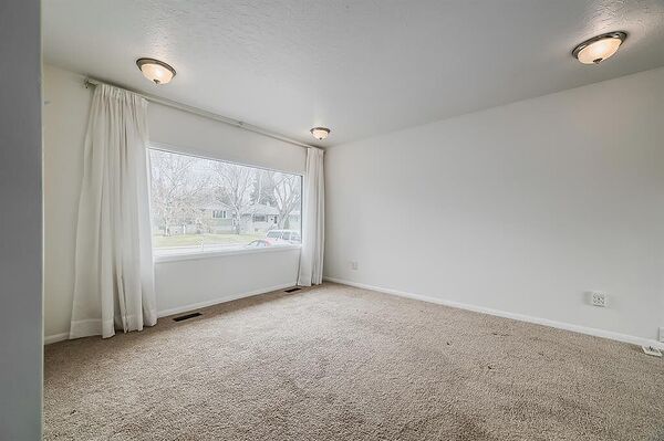 Calgary 3 bedrooms Main Floor for rent. Property photo: 752777-2