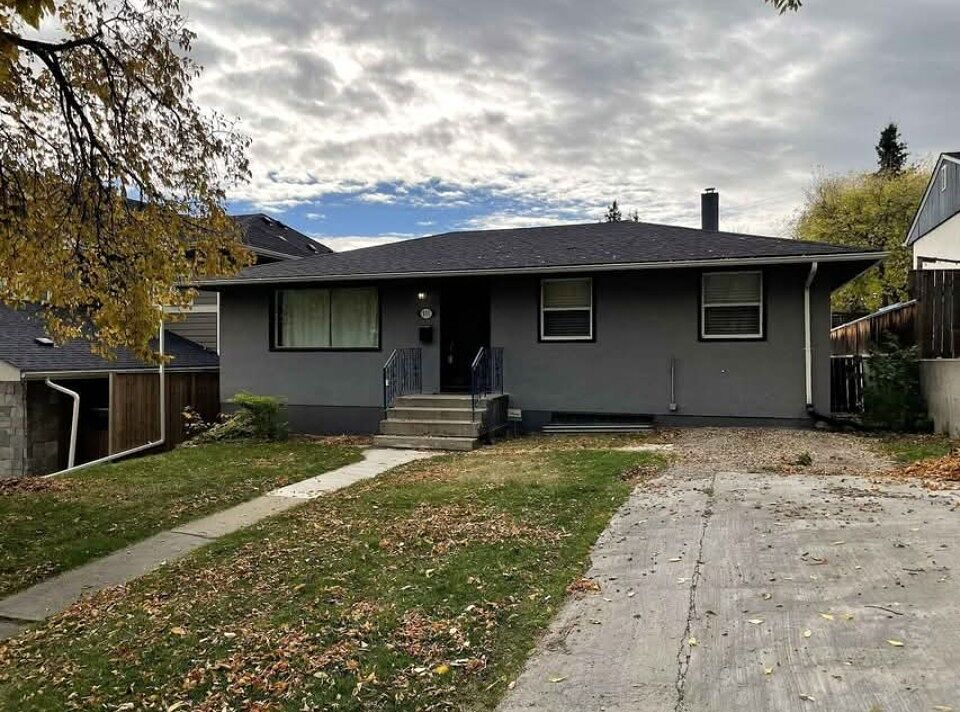 Calgary 3 + Den bedrooms Room For Rent for rent. Property photo: 752820-1