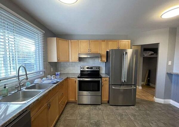 Calgary 3 + Den bedrooms Room For Rent for rent. Property photo: 752820-3