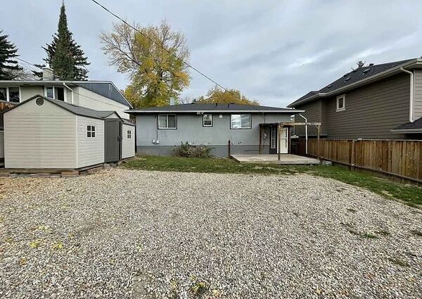 Calgary 3 + Den bedrooms Room For Rent for rent. Property photo: 752820-2