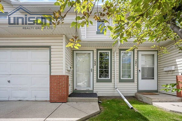 Calgary 3 bedrooms Townhouse for rent. Property photo: 752821-2