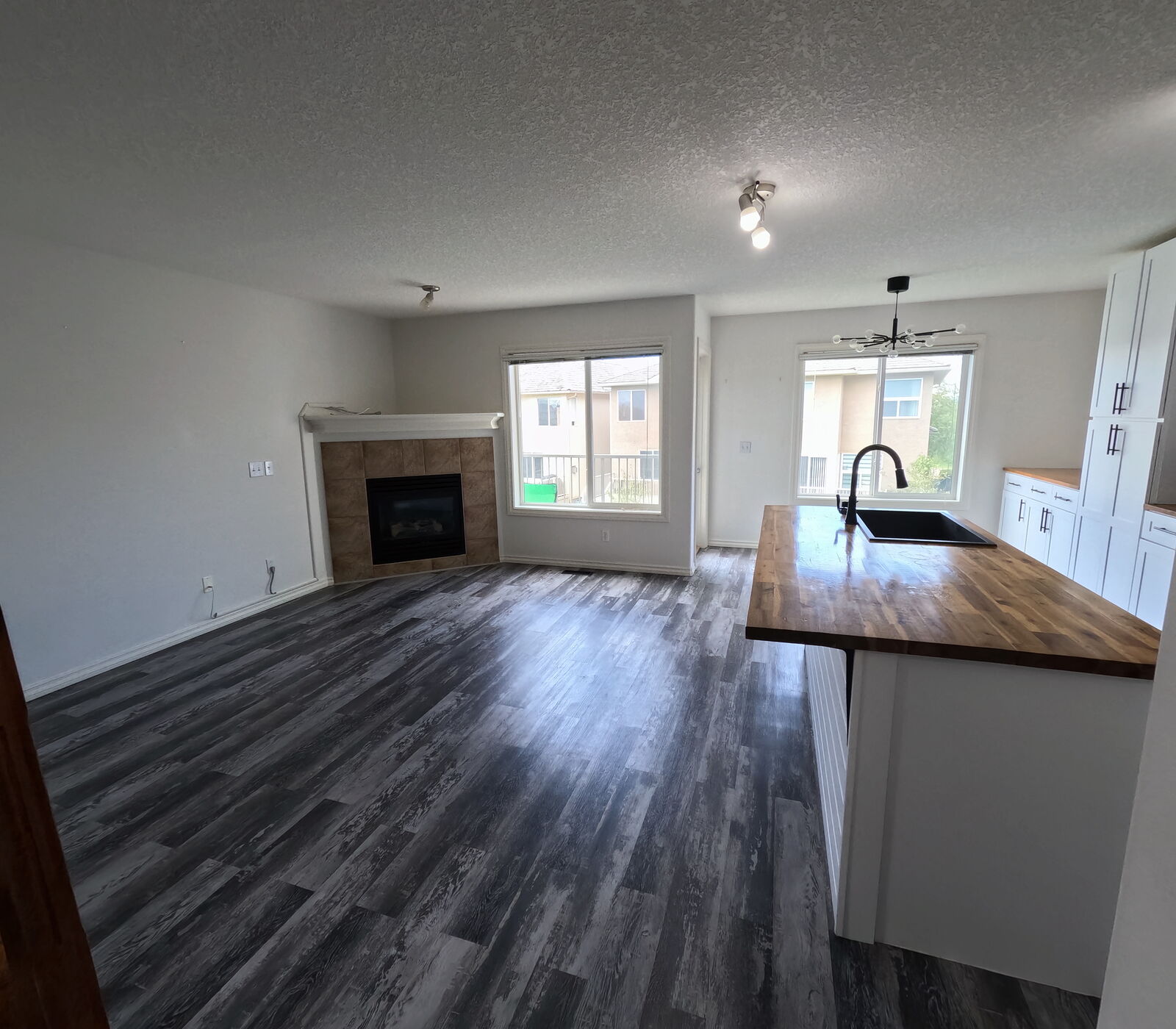Calgary 4 bedrooms Townhouse for rent. Property photo: 752875-1