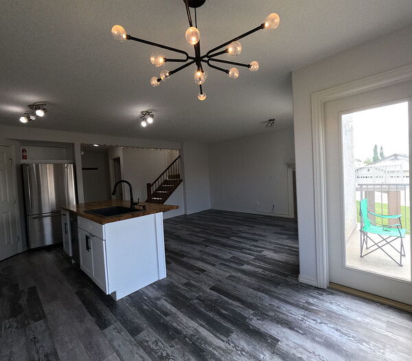 Calgary 4 bedrooms Townhouse for rent. Property photo: 752875-2