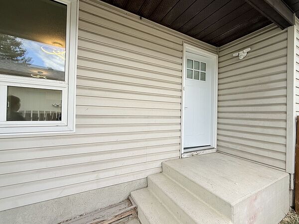 Calgary 3 bedrooms Main Floor for rent. Property photo: 752876-2