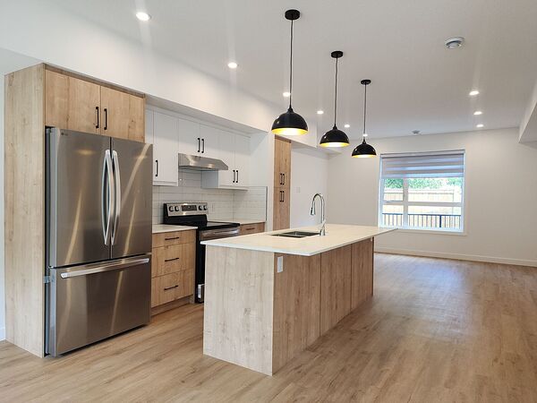 Calgary 3 bedrooms Townhouse for rent. Property photo: 752902-2