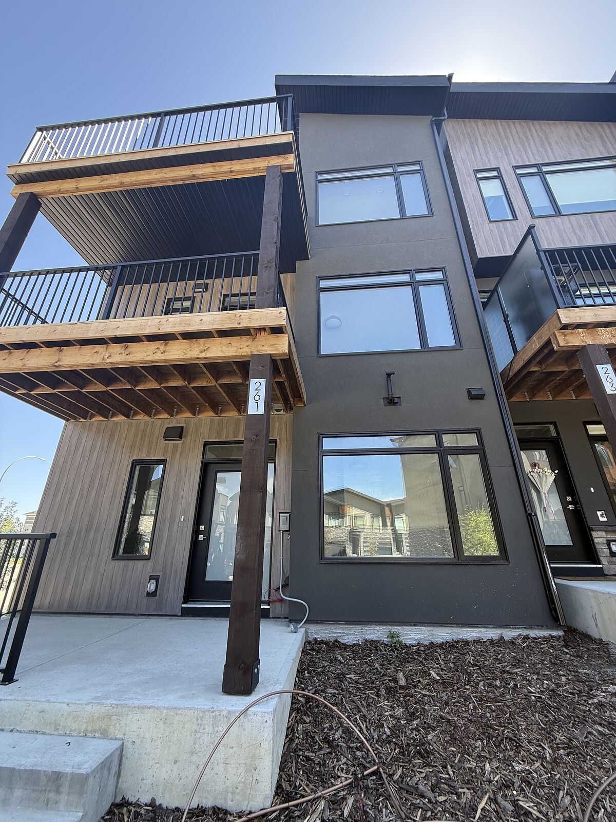 Calgary 2 + Den bedrooms Townhouse for rent. Property photo: 752916-1