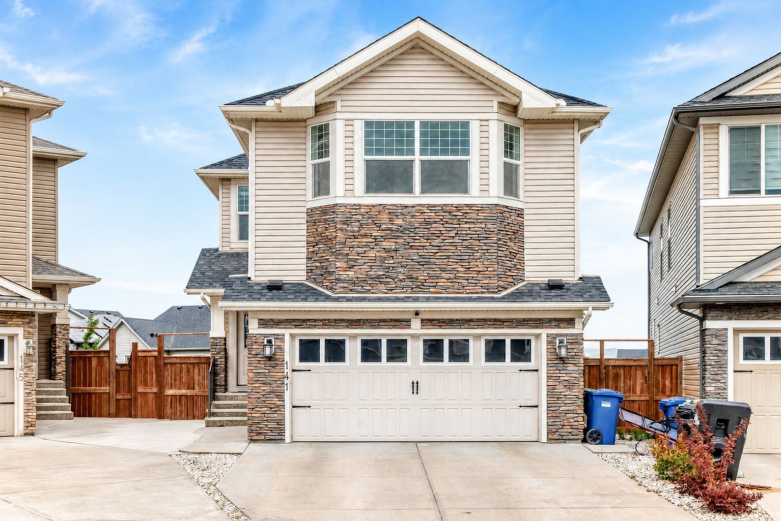 Calgary 4 + Den bedrooms Main Floor for rent. Property photo: 752946-1