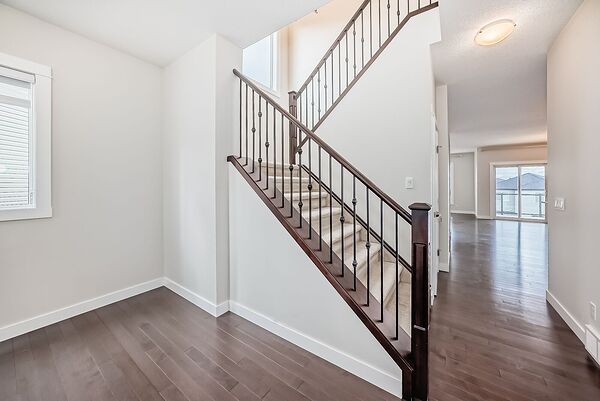 Calgary 4 + Den bedrooms Main Floor for rent. Property photo: 752946-2