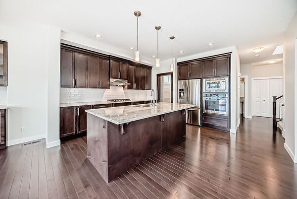Calgary 4 + Den bedrooms Main Floor for rent. Property photo: 752946-3