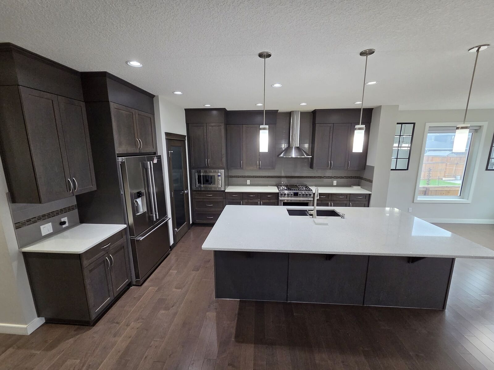 Calgary 4 + Den bedrooms Main Floor for rent. Property photo: 752948-1