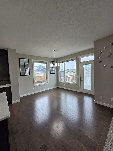 Calgary 4 + Den bedrooms Main Floor for rent. Property photo: 752948-3