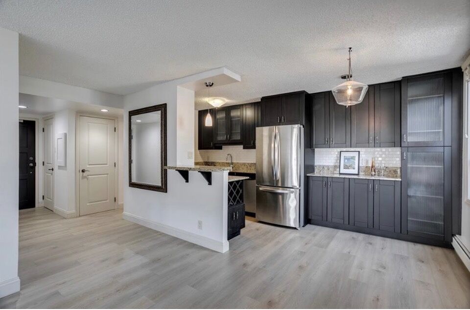 Calgary 2 bedrooms Condo Unit for rent. Property photo: 752949-1
