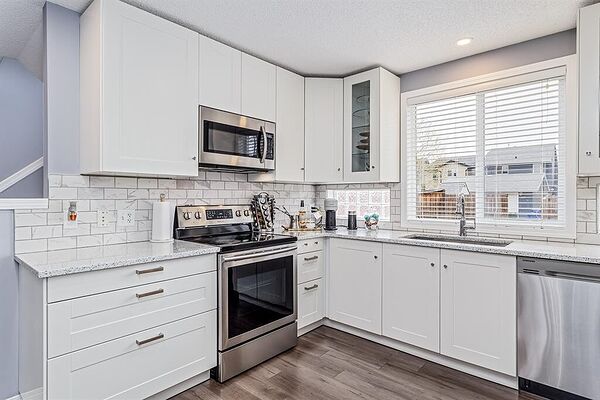 Calgary 3 bedrooms House for rent. Property photo: 752951-2