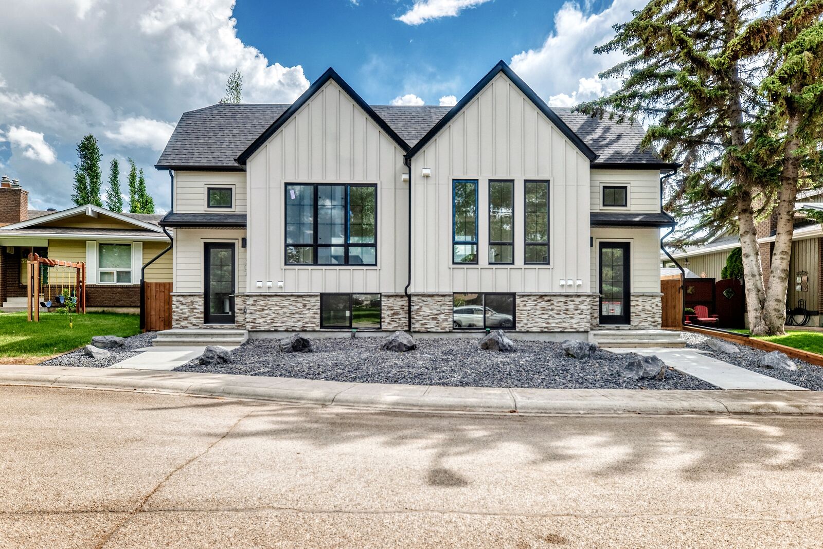 Calgary 3 bedrooms Duplex for rent. Property photo: 752963-1