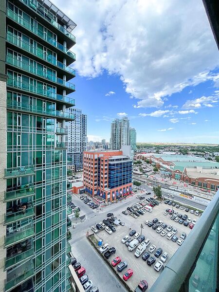 Calgary 2 bedrooms Condo Unit for rent. Property photo: 752983-2