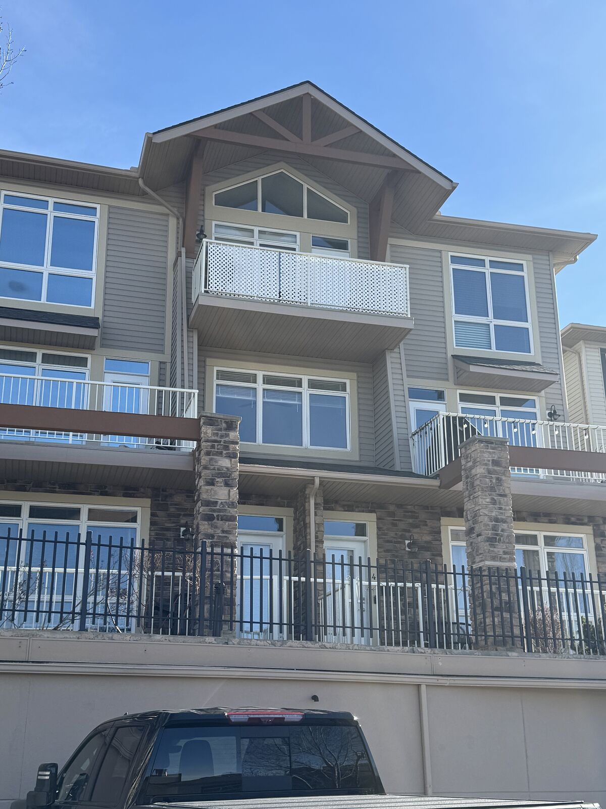 Calgary 2 bedrooms Condo Unit for rent. Property photo: 753023-1
