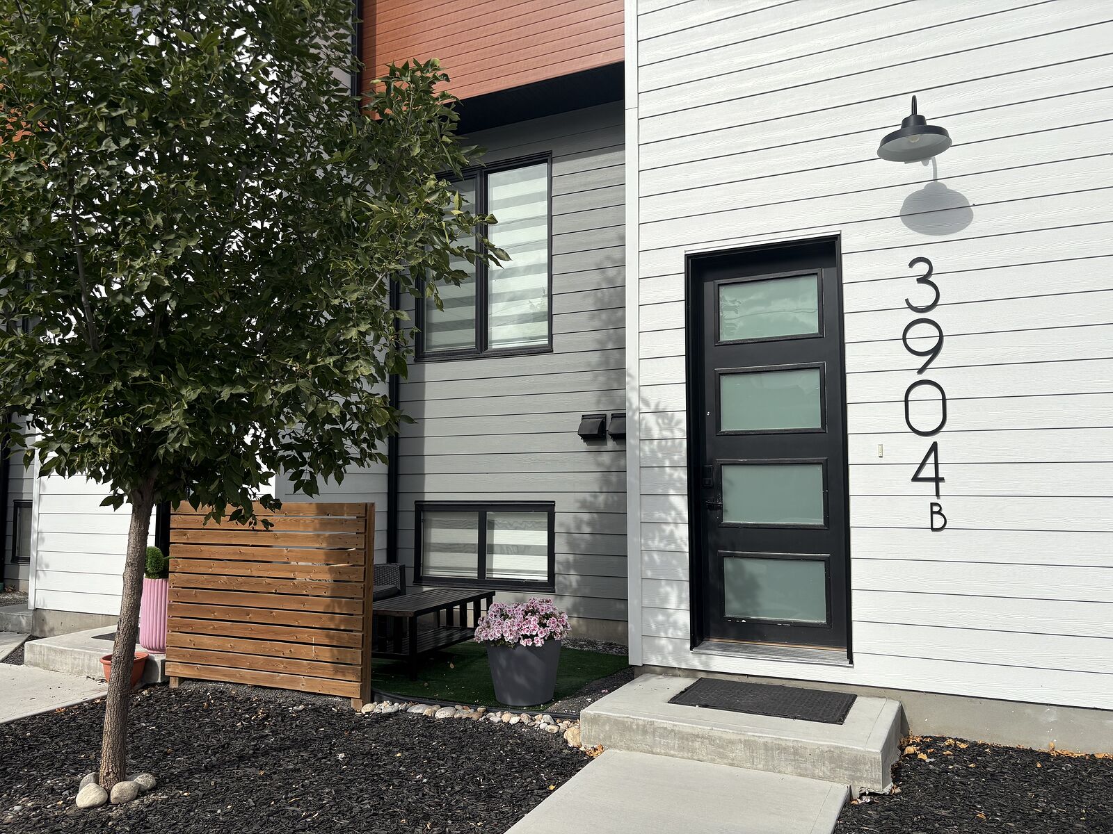 Calgary 1 bedroom Townhouse for rent. Property photo: 753054-1