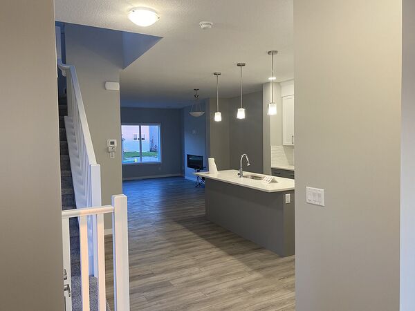 Calgary 3 + Den bedrooms Main Floor for rent. Property photo: 753076-3