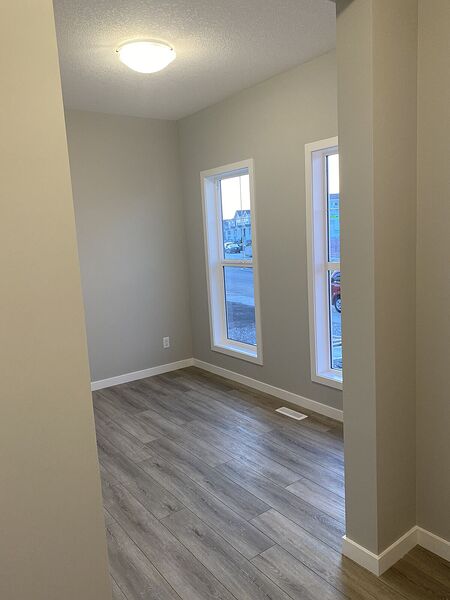 Calgary 3 + Den bedrooms Main Floor for rent. Property photo: 753076-2