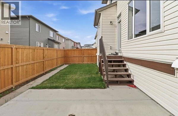 Calgary 4 bedrooms House for rent. Property photo: 753077-2