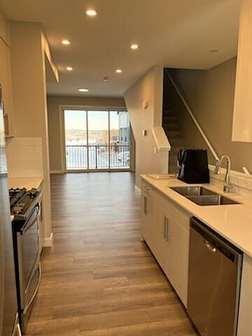Calgary 3 bedrooms Townhouse for rent. Property photo: 753207-2