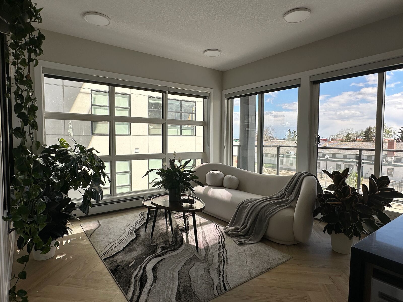 Calgary 2 bedrooms Room For Rent for rent. Property photo: 753209-1