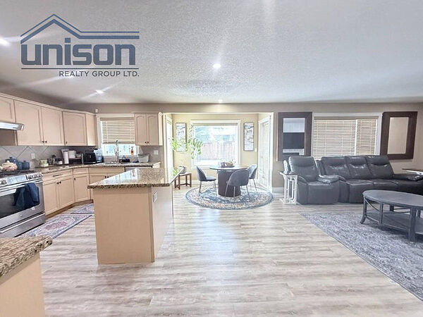 Calgary 6 bedrooms House for rent. Property photo: 753210-3