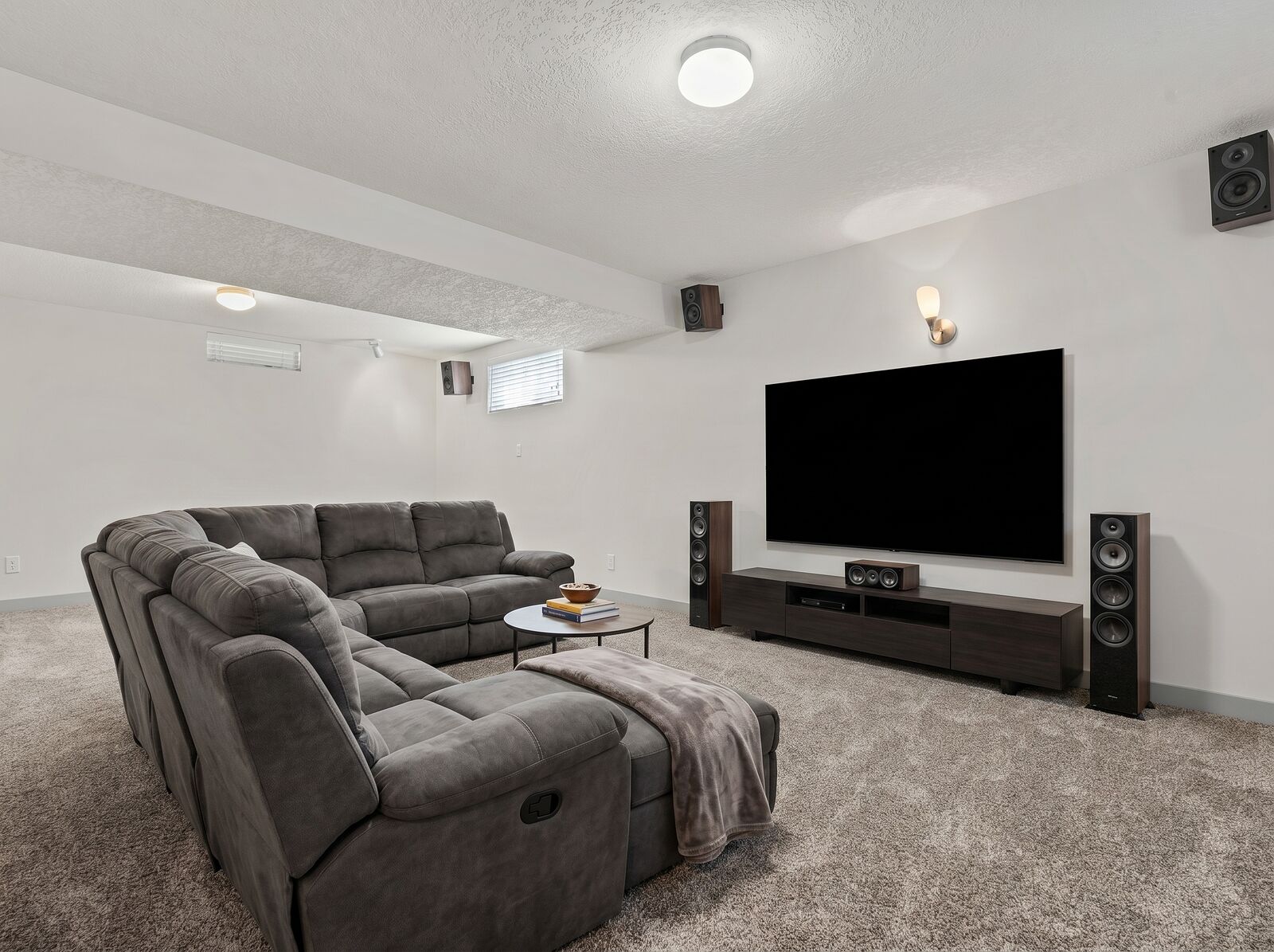 Calgary 1 bedroom Basement for rent. Property photo: 753214-1