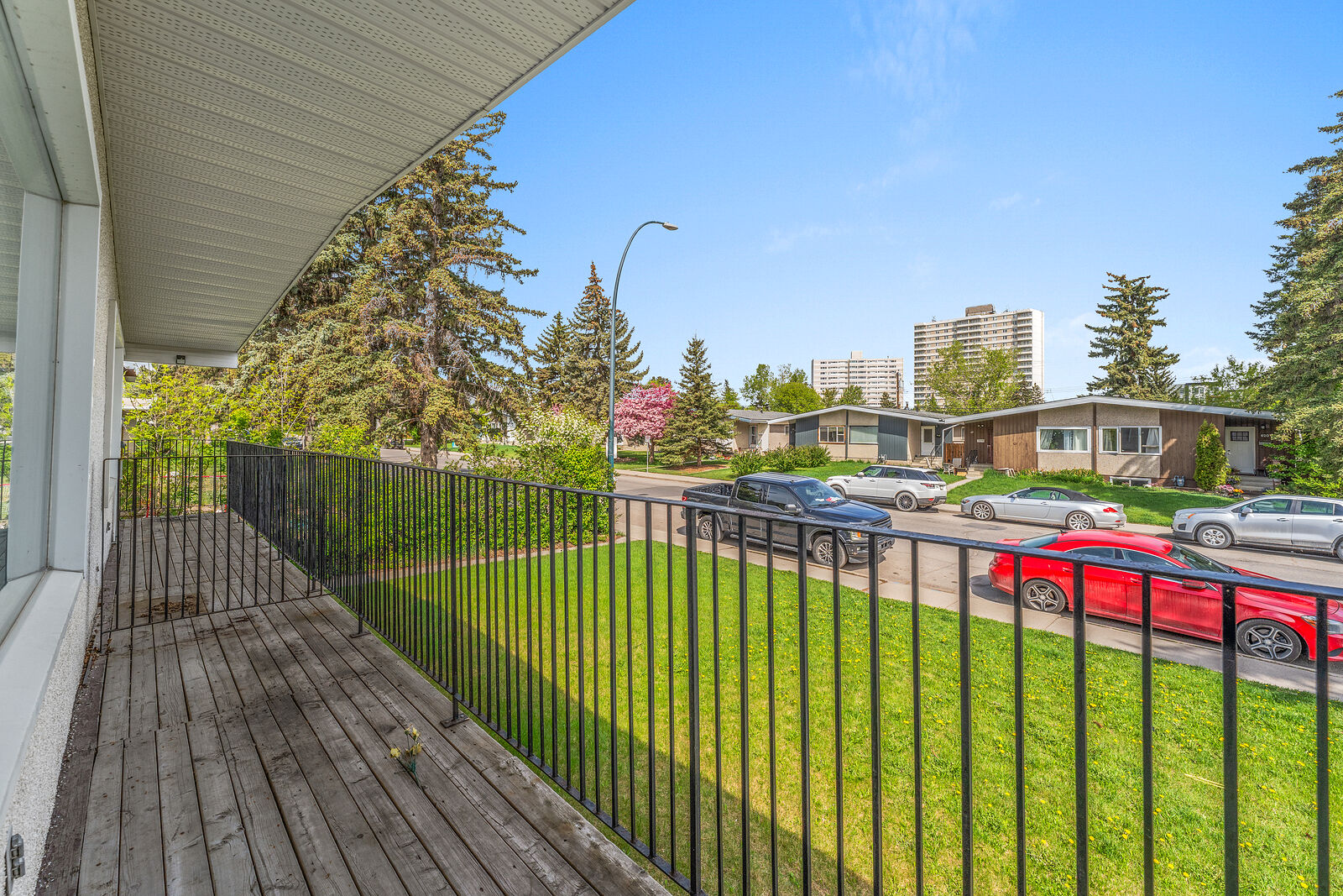 Calgary 4 bedrooms Duplex for rent. Property photo: 753272-1