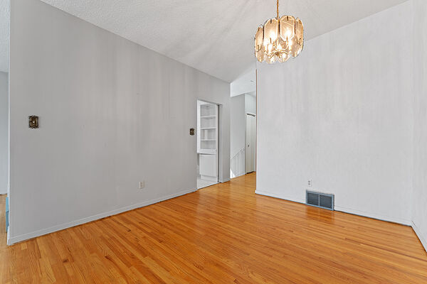 Calgary 4 bedrooms Duplex for rent. Property photo: 753272-3