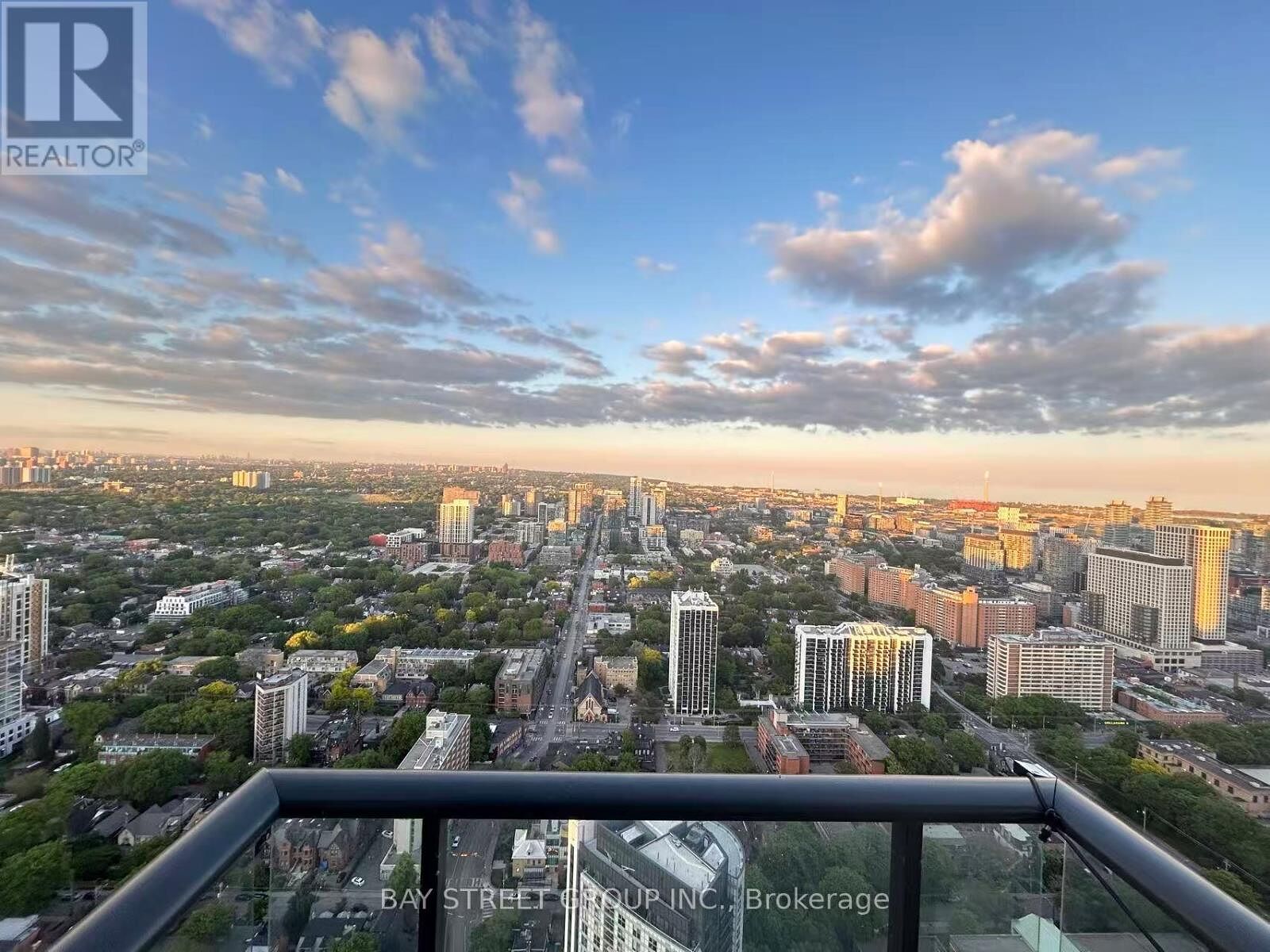 Toronto 2 bedrooms Apartment for rent. Property photo: 753277-1