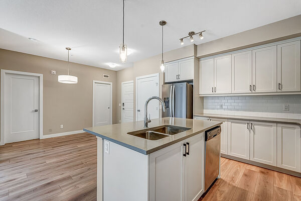 Calgary 2 bedrooms Condo Unit for rent. Property photo: 753345-3