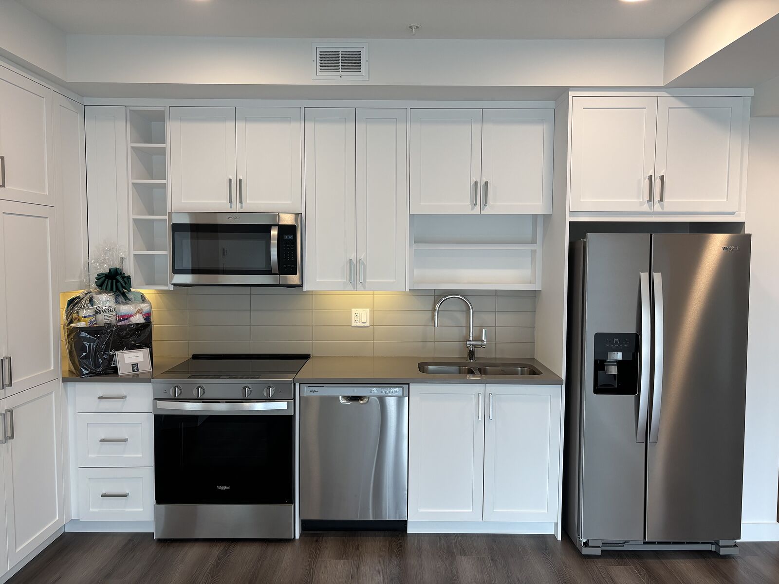 Calgary 2 bedrooms Condo Unit for rent. Property photo: 753460-1